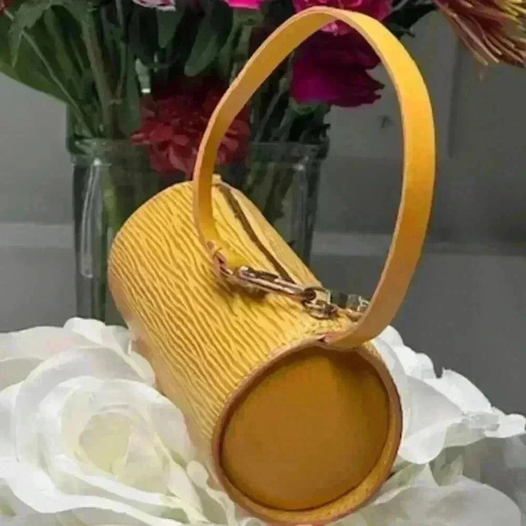 🔥🔥 Authentic Louis Vuitton Yellow Epi Mini Papillon LV Wristlet/Tote/Bag - Picture 4 of 14